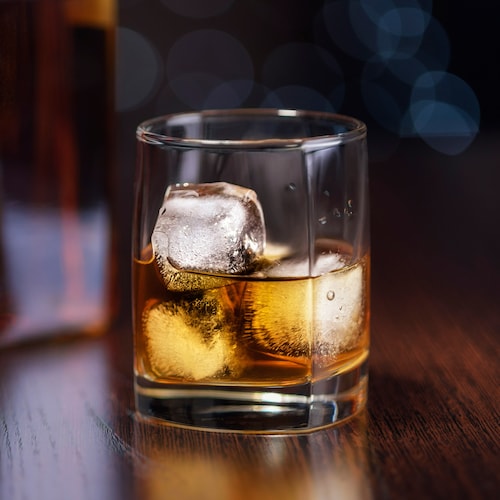 guión flauta Inmuebles Bebidas y cócteles servidos en Vaso de whisky | Absolut Drinks