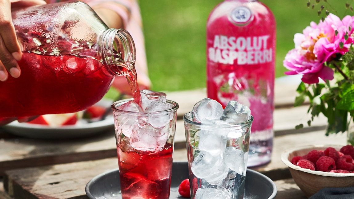 饮料和鸡尾酒蔓越莓汁 Absolut Drinks