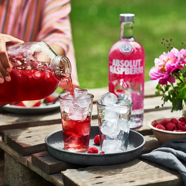 absolut-raspberri-with-cranberry-juice