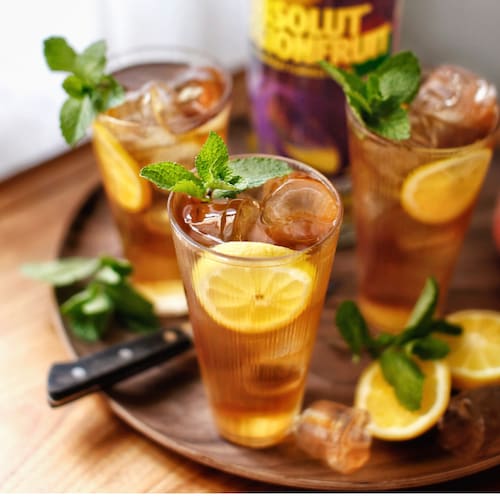 Passionfruit & Peach Iced Tea Recipe | Absolut Drinks