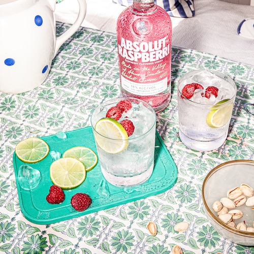 raspberry vodka tonic in environment