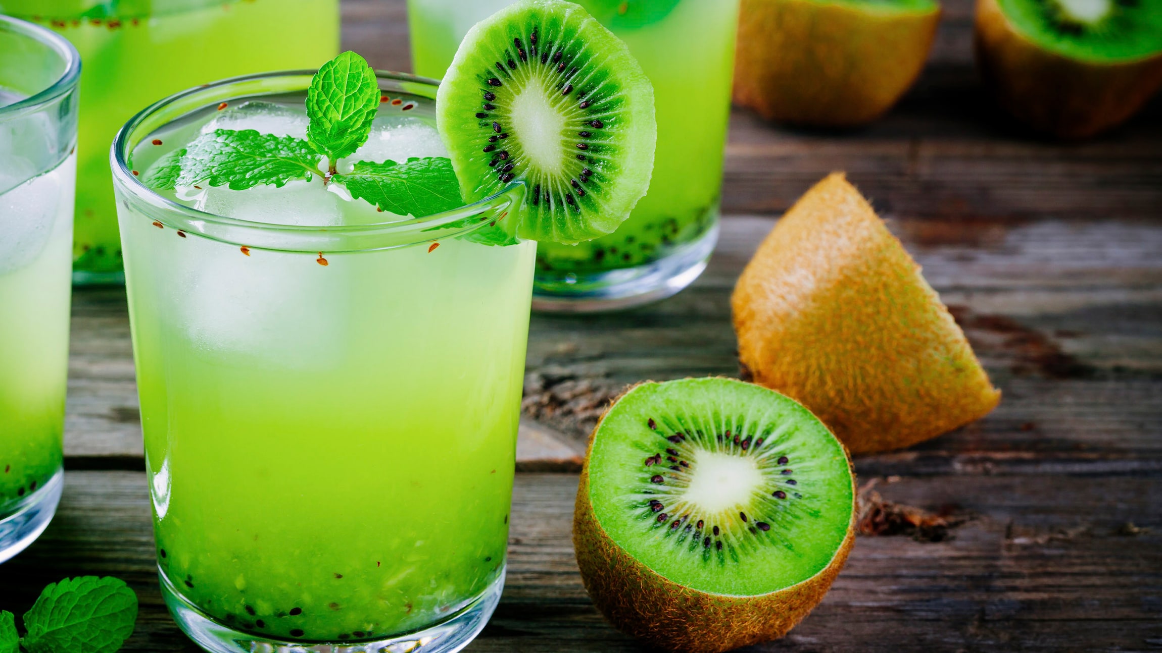 Drinks &amp; Cocktails With Kiwi Liqueur | Absolut Drinks